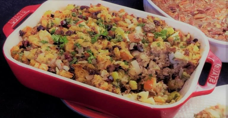 Farce à la sauge avec pommes et canneberges