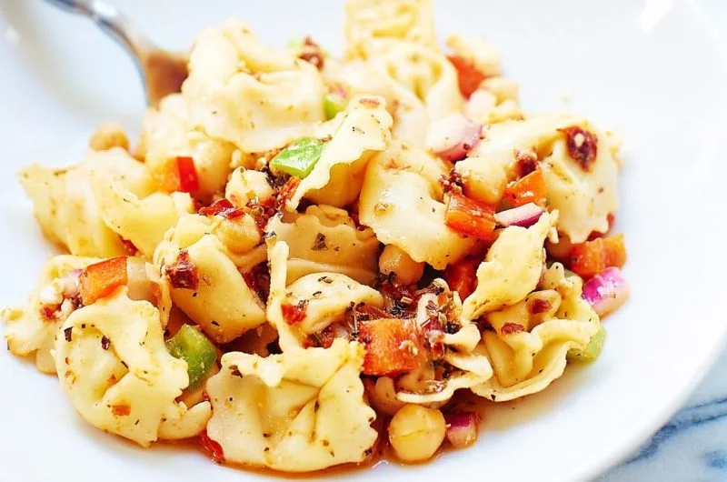 Salade de pâtes tortellini à la grecque